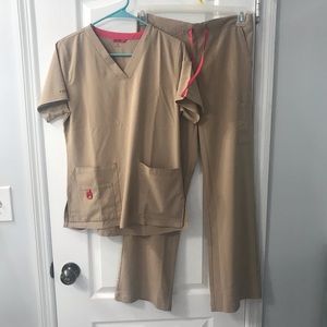 Carhartt small scrub set